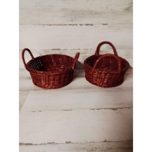 Small Round Set Of Two Baskets With Handles Bread / Fruit Basket Decor - Picture 6 of 13